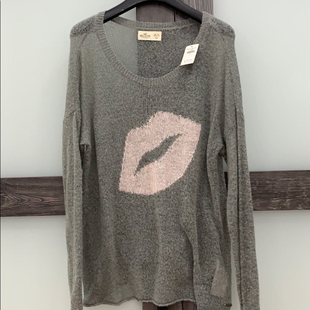 👄 sweater with tag